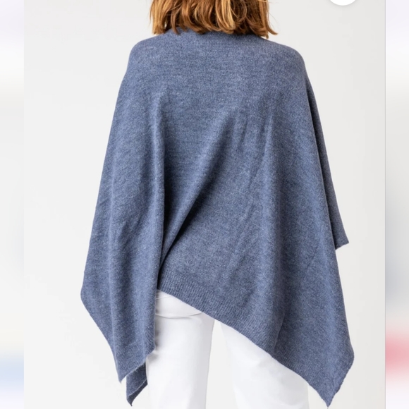 XCVI Poncho - Picture 3 of 5